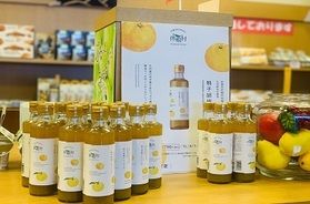 休暇村オリジナル商品。柚子胡椒ドレッシング&ビワ香る純蜂蜜