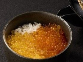 この春新登場! ご当地キャビアの二色丼!