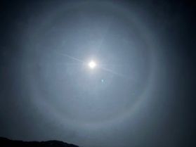 夜空を見上げて