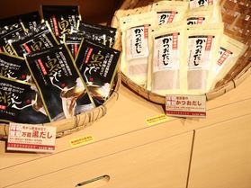 鹿児島の「指宿鰹節」を使用したこがし醤油仕立ての万能黒出し♪