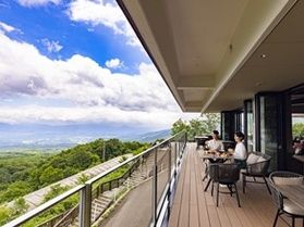時間と共に表情を変えるラウンジ