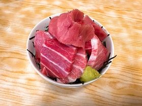 ボリューム満点!まぐろ丼の「マグロのヤマキ」さん!