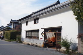 風情ある宿場町のカフェへ。