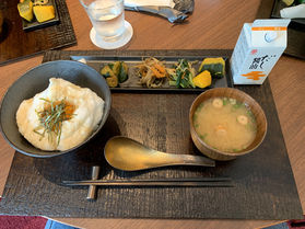鎌田醤油の出汁醤油を使った「玉子かけご飯」