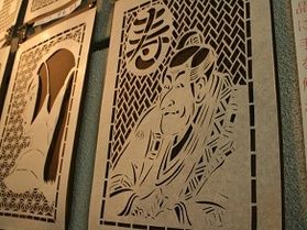 蒜山の伝統切り絵「シリゲ」を鑑賞