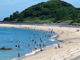 海水浴場も残り4日間 プールは夏休み期間営業します!!