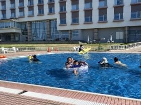 厳しい残暑　やっぱりプールは楽しい　今年は９月も営業します。