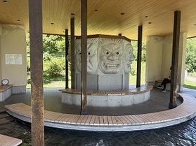 安曇野の癒しスポット「八面大王の足湯」でひと休み