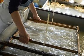 「越前和紙の里で感じる手仕事の温もり」