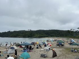 小田の浜海水浴場はまだまだ遊泳可能です