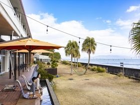 源泉かけ流し「温泉足湯」