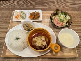 隠れ家カフェでランチ
