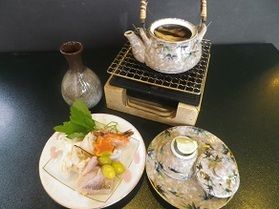 贅沢逸品♪　比内地鶏と白舞茸の土瓶蒸し