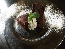 隠れ家のようなお店！TaverunaLAPUTA