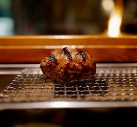 炭火で焼く！ハンバーグ専門店「焼肉屋のハンバーグあみや」