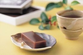 冷たい甘さと福井の冬。水ようかんと肉まんの風景