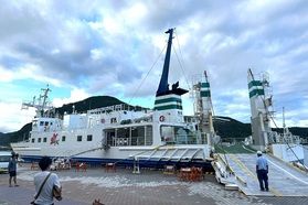 神津島・式根島・新島・利島の4島を巡るクルージング