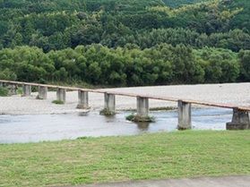和歌山県上富田町の潜水橋「畑山橋」