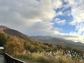 雪と紅葉のコラボレーションをご覧いただける「網張温泉」~