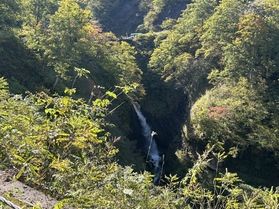 秋の紅葉おすすめスポット【不動滝】