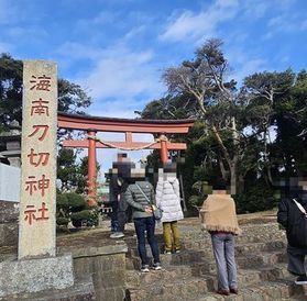 当館から徒歩10分の神社。
