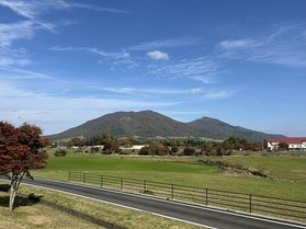 【ひるぜん紅葉情報】リゾワテラスから眺める 蒜山三座