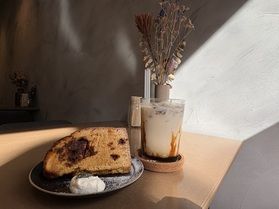 温かく心地良いカフェをお探しですか？