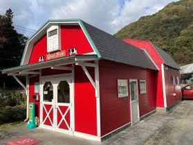 赤い建物のアイスクリーム屋さん【グリーンフィールド西城】