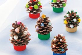 まつぼっくりでクリスマスツリーを作ろう!