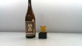 「竹泉(ちくせん)」日本酒の色 なぜ黄色!?