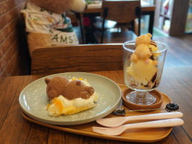かわいいデザートが楽しめる「KUMA café」