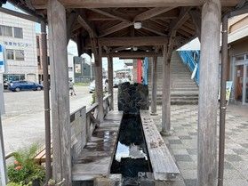 勝浦駅前の足湯 滝の湯
