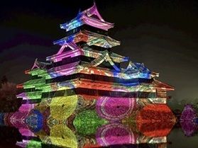 光に染まる松本城