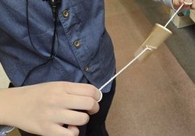 ”昔遊び体験”ぶんぶんごま