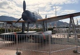 呉の大和波止場に着艦⁉1分の1原寸大「瑞雲」