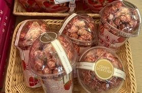 売店のいちごフェア