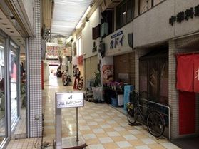 学生時代の足跡。レトロな商店街と夜のフェニックス通り