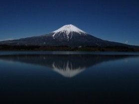 極寒の湖畔あるき 静謐なる富士に出会う