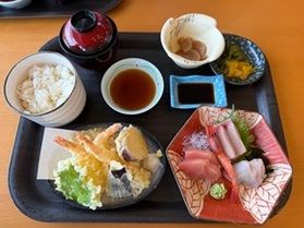 天ぷらも刺身も食べたい日に「天刺定食」👌