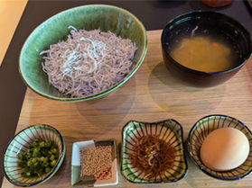 おいしいしらすのお店「じゃこ丸」