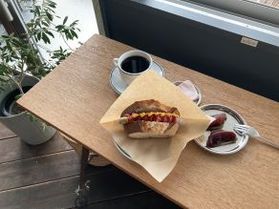 パンと日用品の店 わざわざの姉妹店「問 tou」