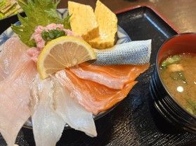 釣り好き店長こだわりの豪華海鮮丼