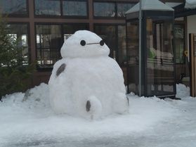 小岩井駅にベイマックスが…