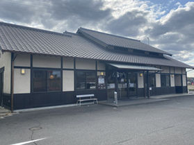 自分で湯切りをするうどん屋