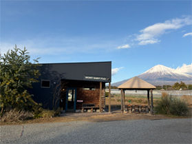 雄大な富士山を眺めながら過ごせるケーキ&カフェ