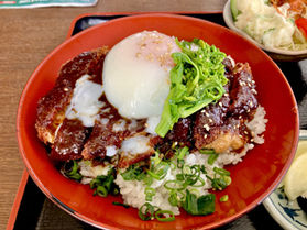 とろろと相性抜群!『とろとろみそかつ丼』