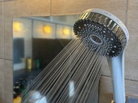 大浴場に人気のReFaシャワーヘッド＆ドライヤーを導入