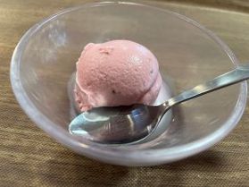 アイスクリームコーナーで一足先に桜が開花