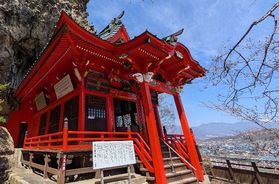 岩谷堂と義仲桜