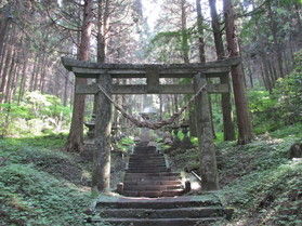SNSで話題の観光スポット、上色見熊野座神社についてご紹介！